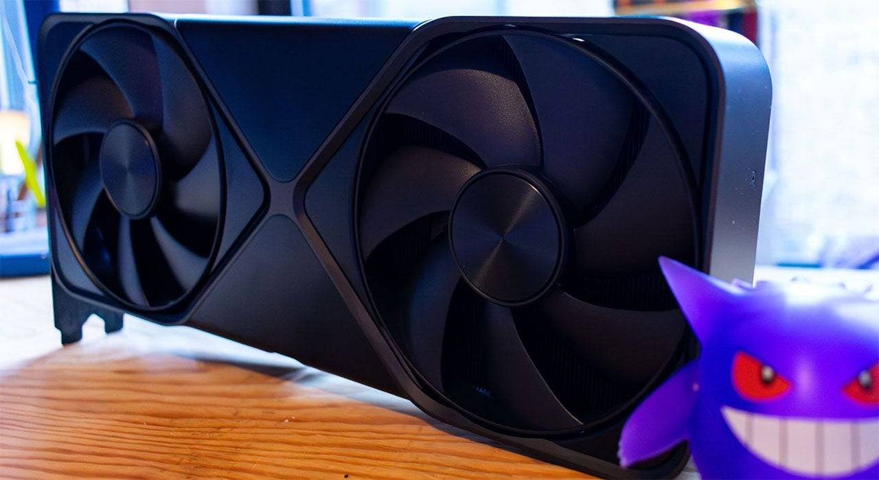 尽管具有力量,但RTX 5090 FE拥有一个小于4090的纤细2槽冷却溶液。
