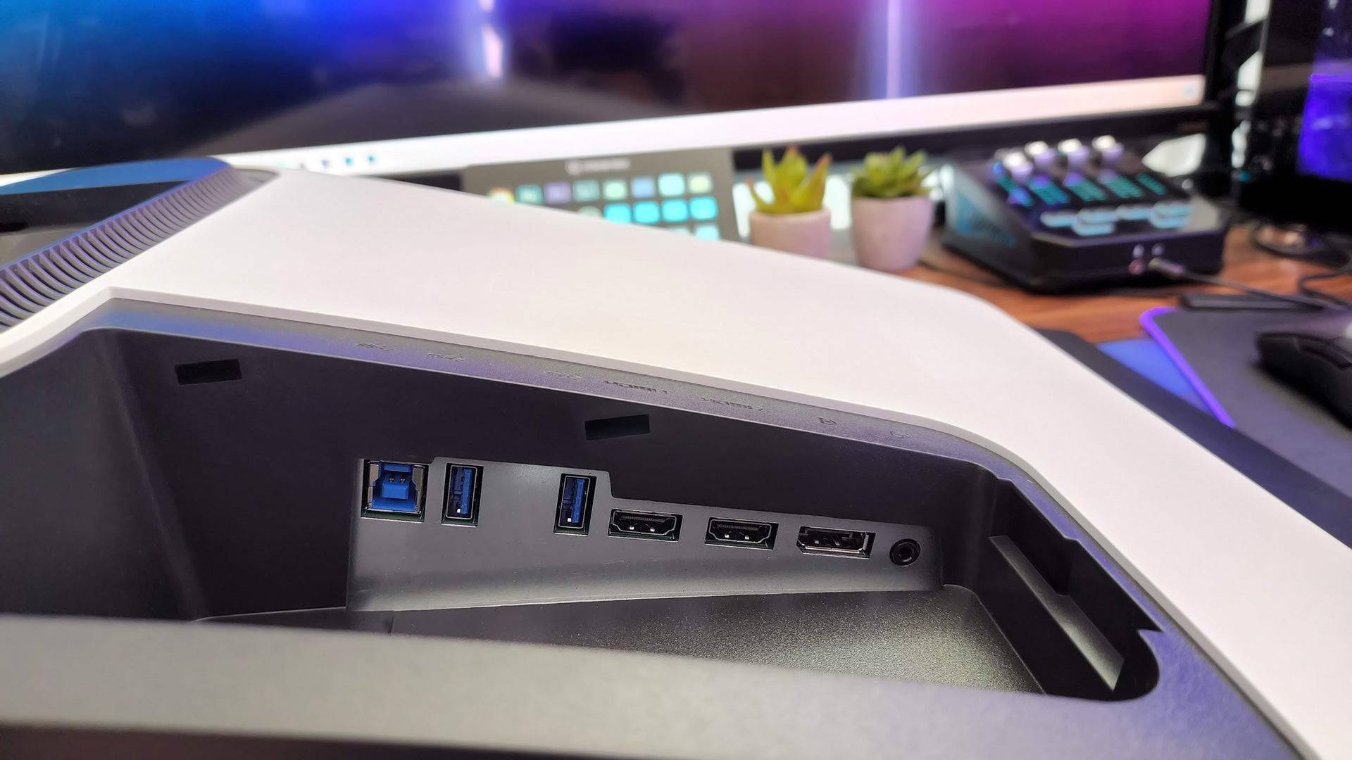 Alienware AW3423DW Bilder