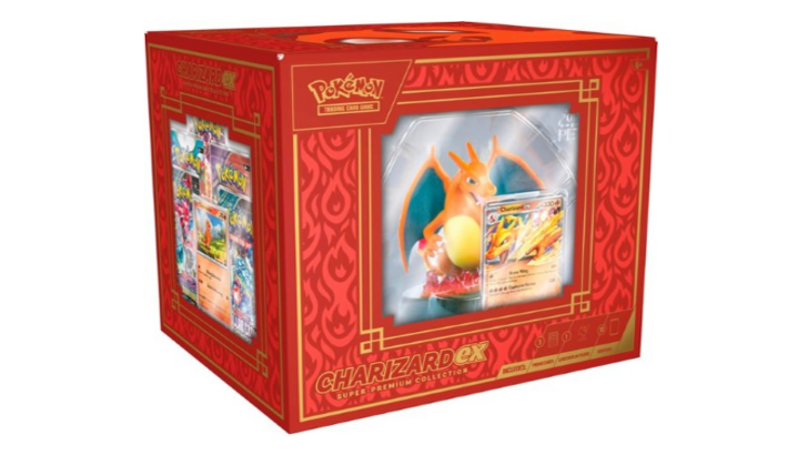 Statua di Charizard del GCC Pokémon utilizzata per visualizzare la tua carta preferita disponibile per il preordine