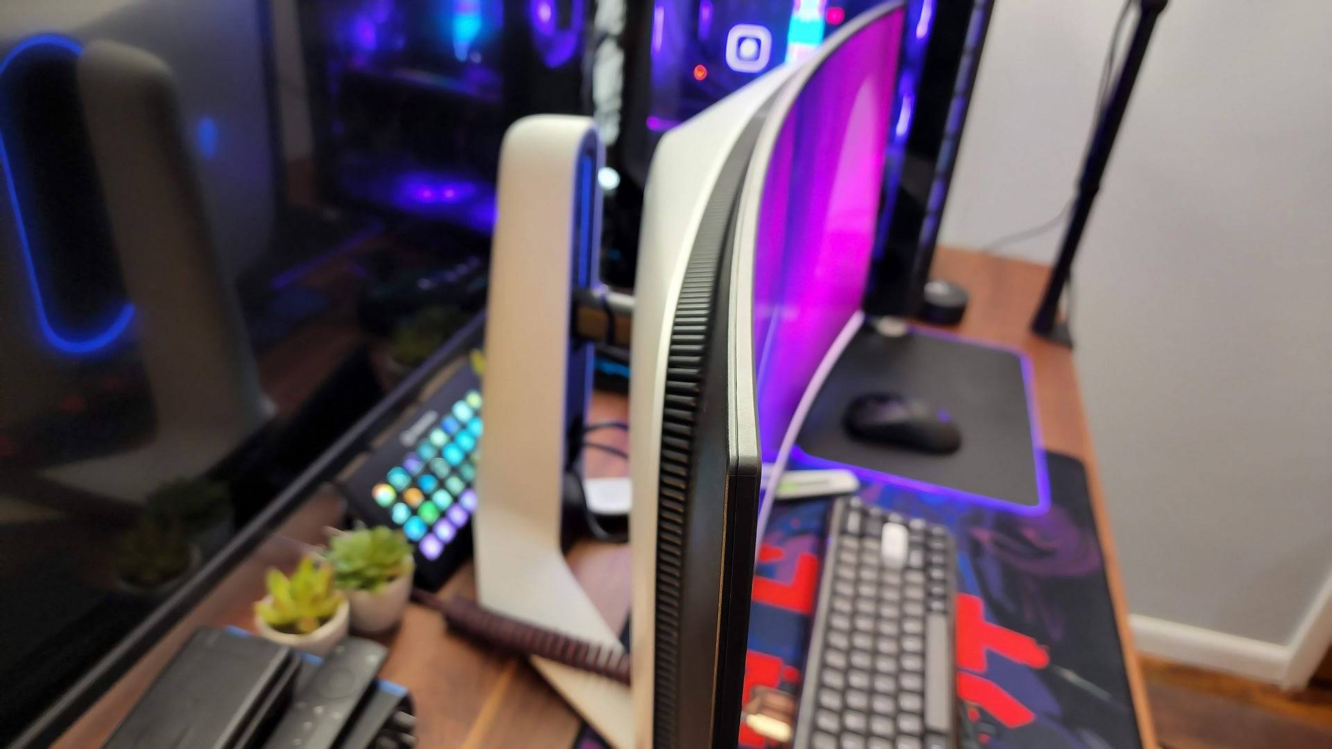 Alienware AW3423DW Bilder
